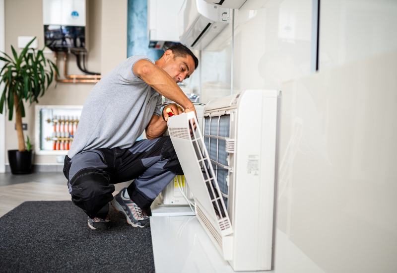 Grissom Heat & Air contractor providing Air Filter repair service in Knoxville, TN